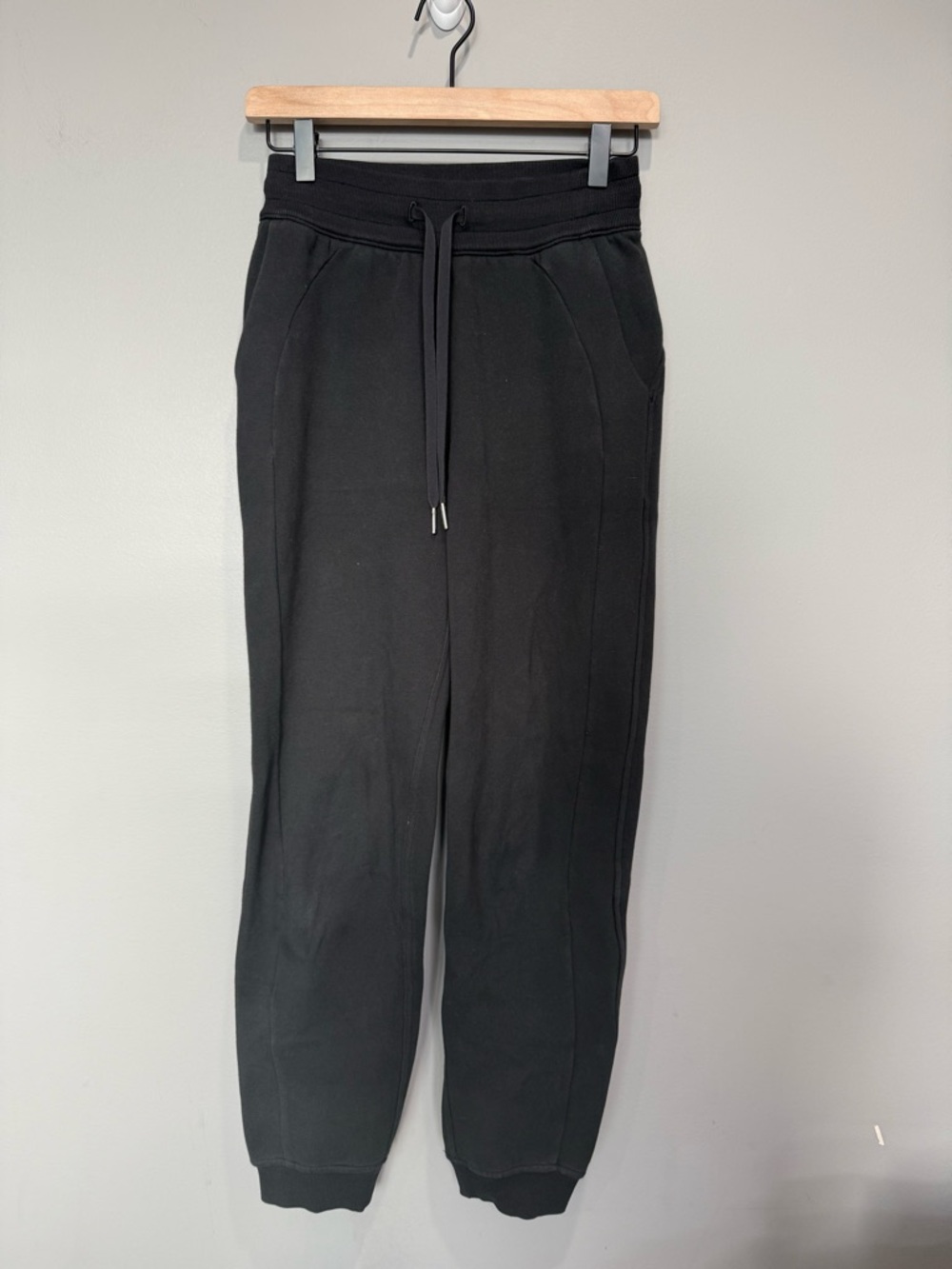 Lululemon Women's Scuba High-Rise Joggers in black size 2